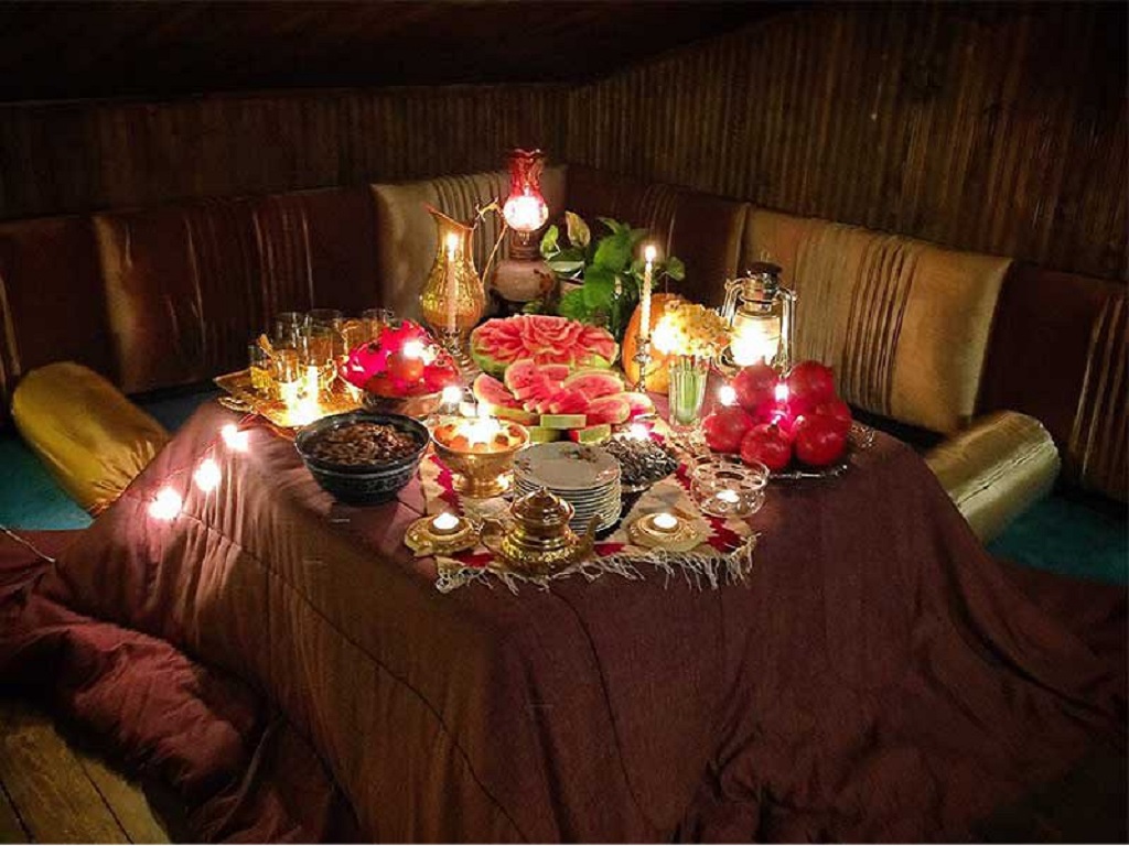 ایده سفره شب یلدا با کرسی