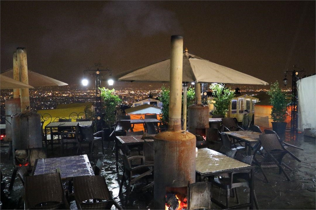رستوران کوهسار در شب