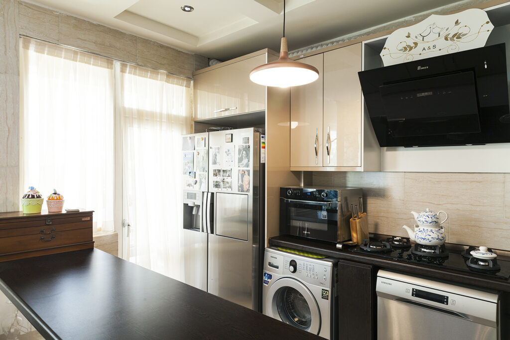  آشپزخانه ساده و مدرن دکوراسیون سبز و کرم
