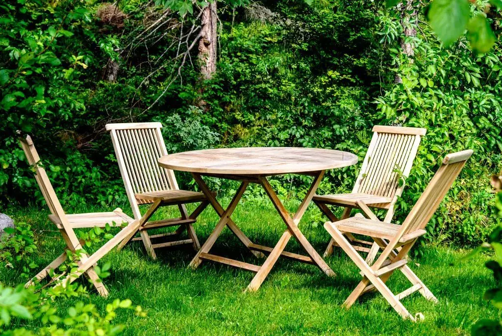 وسایل چندکاره میز و صندلی تاشوی باغ