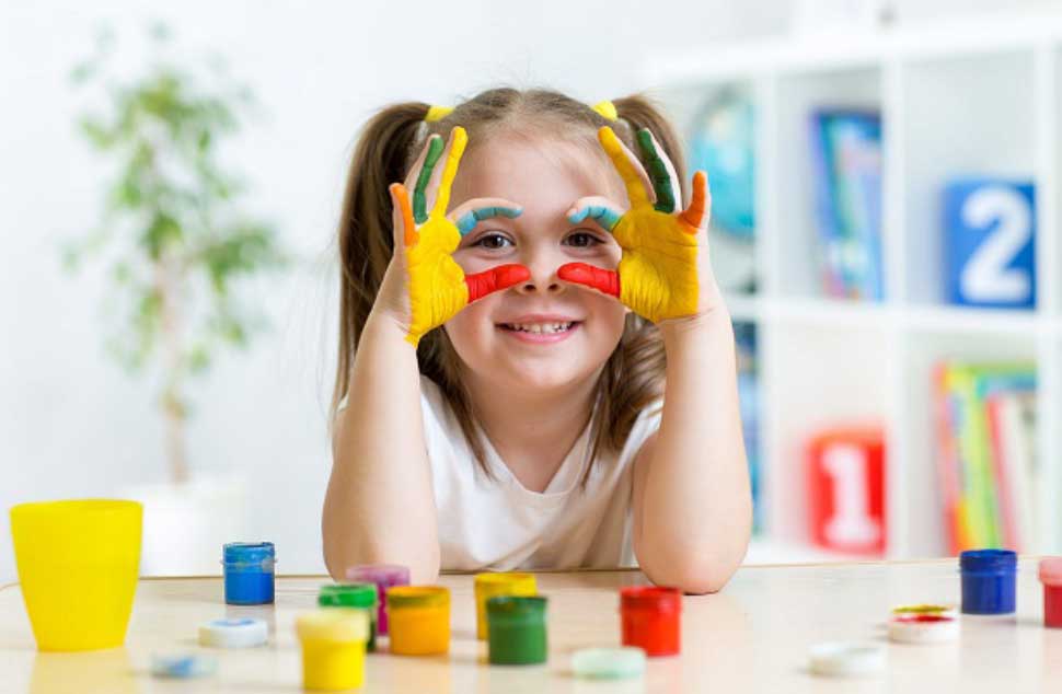 آموزش رنگ به کودکان از طریق بازی