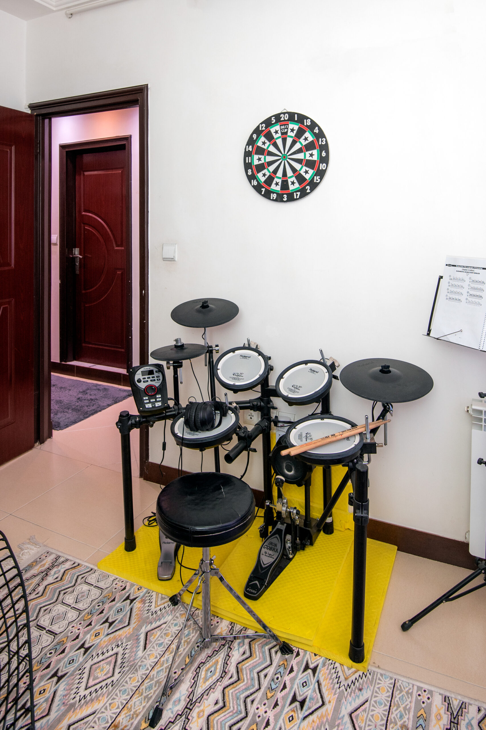 ابزار موسیقی اتاق دکوراسیون خانه 70 متری