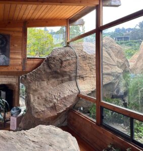 طراحی خانه در دل صخره‌ها، احترام به طبیعت در معماری