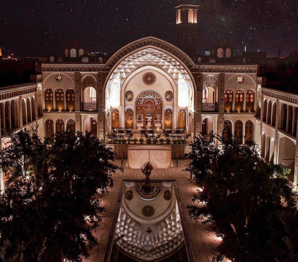 هتل سرای عامری‌ها، از بزرگترین و زیباترین خانه‌های تاریخی کاشان