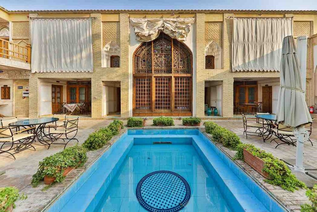 هتل سنتی شیران در خانه تاریخی شیران اصفهان