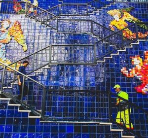 پله‌های رنگی خیابان ولیعصر تهران شبیه‌به بوم نقاشی!
