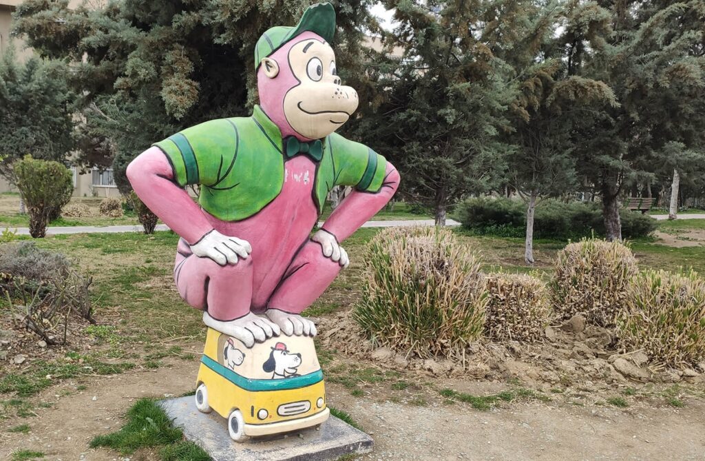 مجسمه های کارتونی خیابان لبخند 