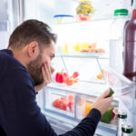 دلایل و راه‌های جلوگیری از ایجاد بوی بد در یخچال