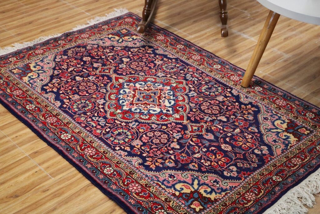 اجزای مختلف فرش طرح لچک و ترنج