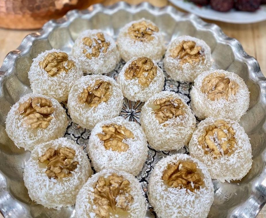 باسلوق و دسر در سفره شب یلدا
