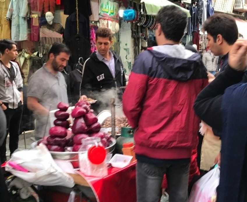 کوچه چتری لاله زار از کوچه‌های رنگی تهران 