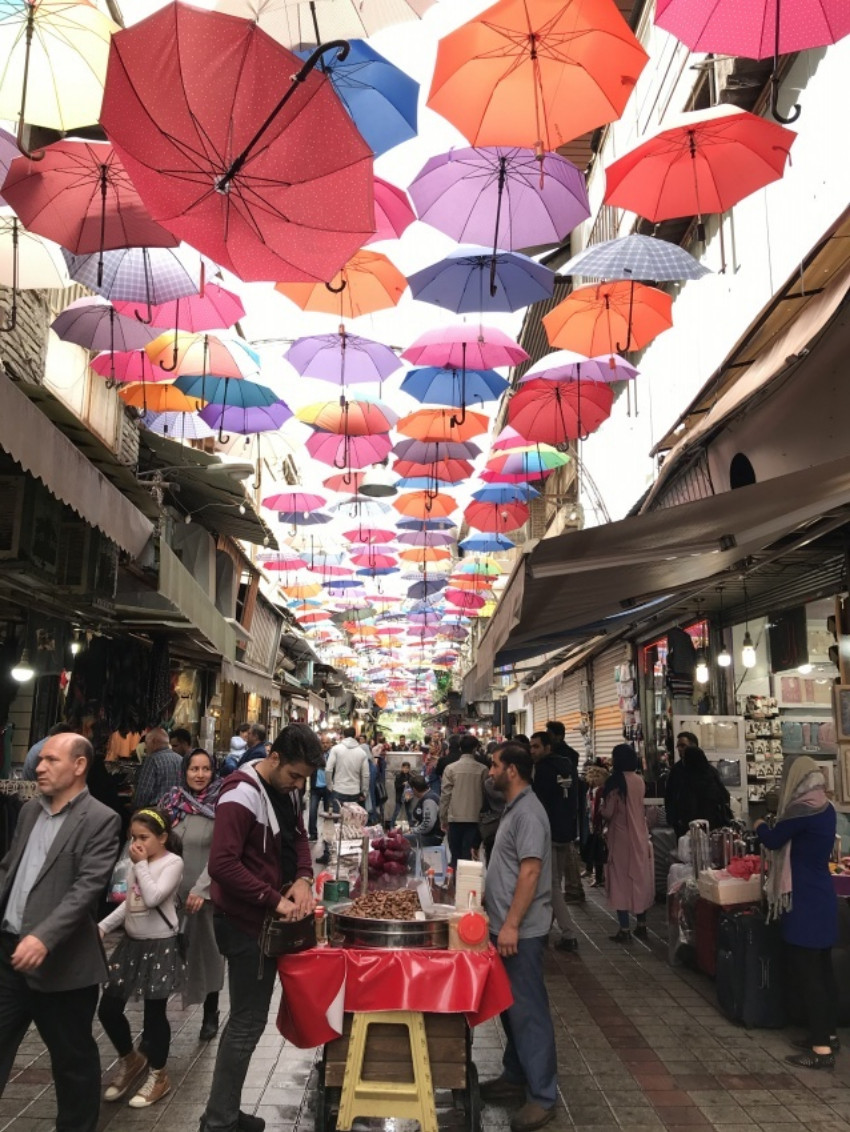 داستان کوچه چتری لاله‌زار از کوچه‌های رنگی و جذاب تهران