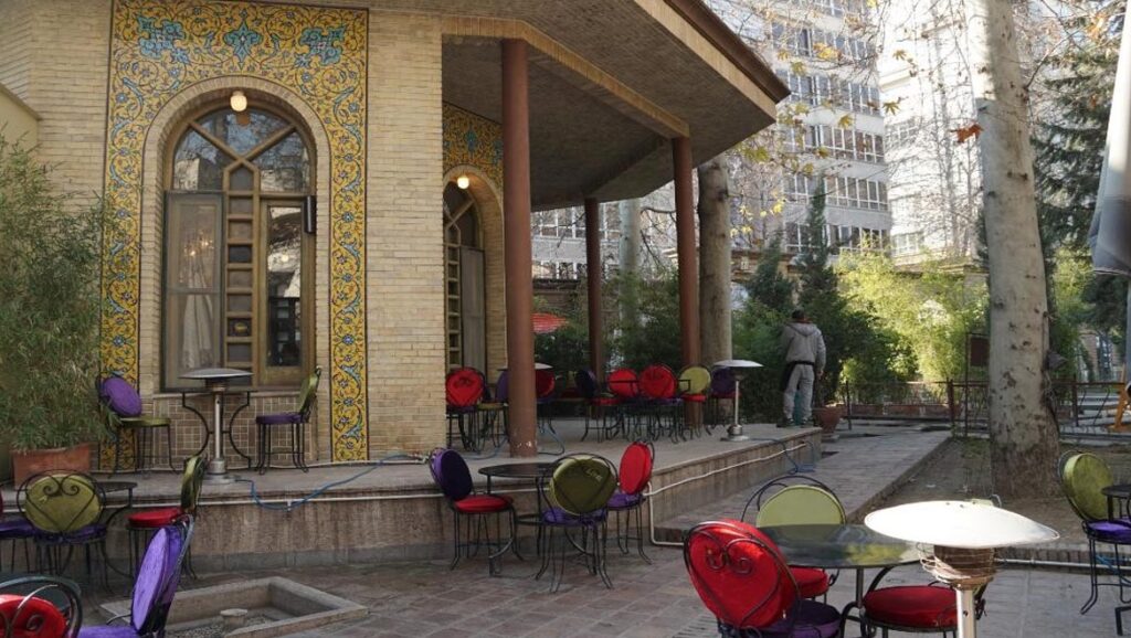 داستان عمارت کلاه فرنگی چای‌بار