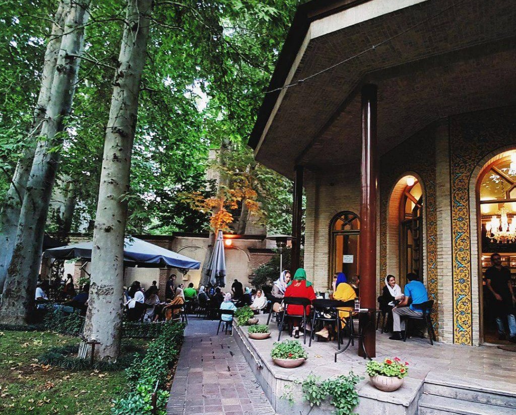 فضای بیرونی کافه چای بار تهران
