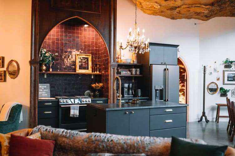 طراحی داخلی آشپزخانه منحصر به فرد بی‌نظیرترین خانه غاری جهان