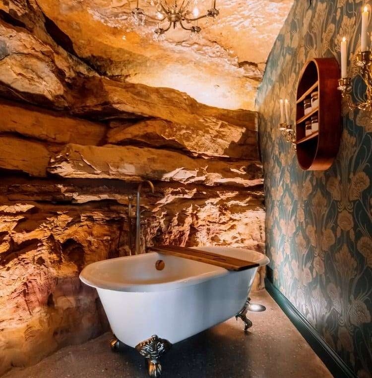 حمام بی‌نظیرترین خانه غاری جهان