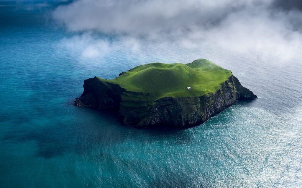 تنهاترین خانه جهان، در جزیره مرموز Elliðaey ایسلند!