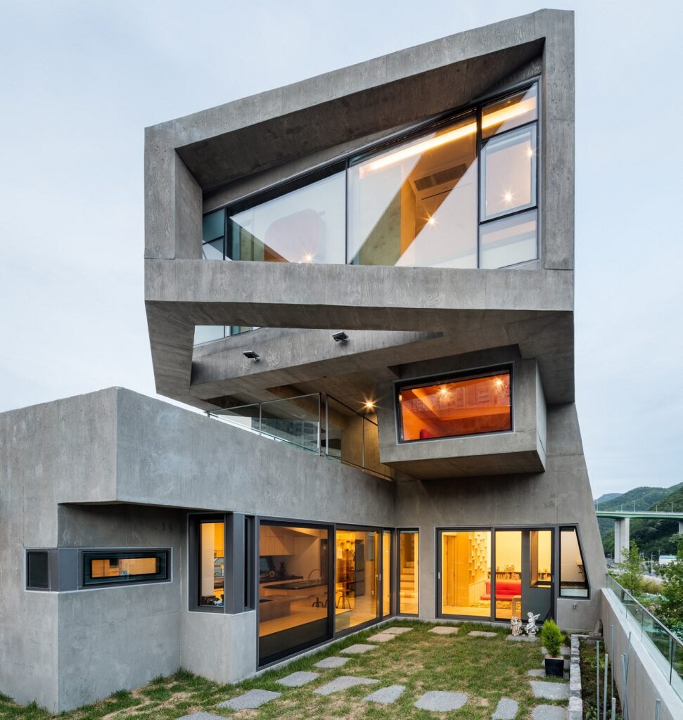 معماری و طراحی خانه‌ شبیه به جغد بتنی