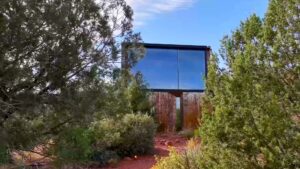 خانه تلسکوپ؛ خانه‌ای رویایی از جنس فولاد که در صحرای آریزونا ادغام شده!