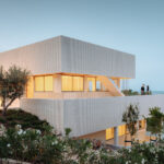 معماری شگفت‌انگیز خانه شیفت اسپانیا با مناظری پانوراما از دریای مدیترانه