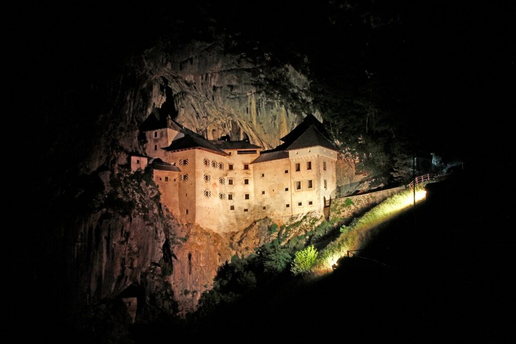 قلعه پردجاما، بزرگ‌ترین قلعه غاری جهان، کجاست؟