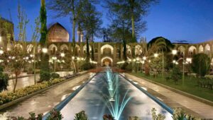 طراحی فوق العاده زیبای هتل عباسی اصفهان به سبک ایرانی