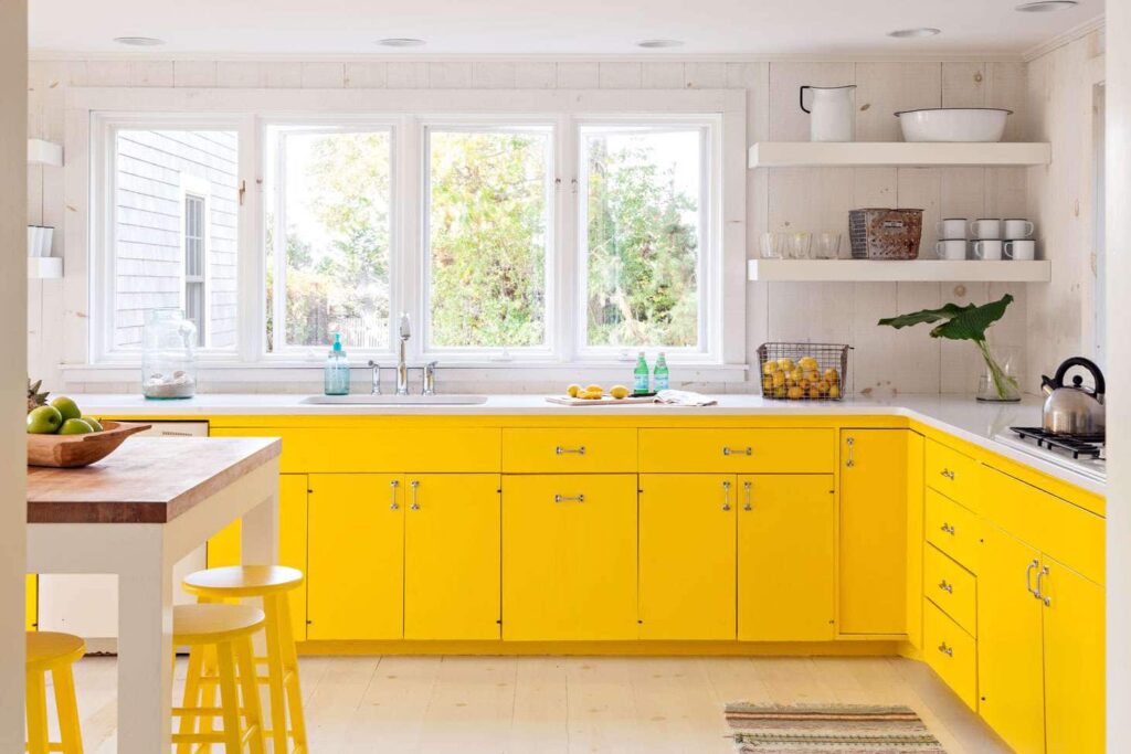 ترکیب دکور آشپزخانه زرد و سفید