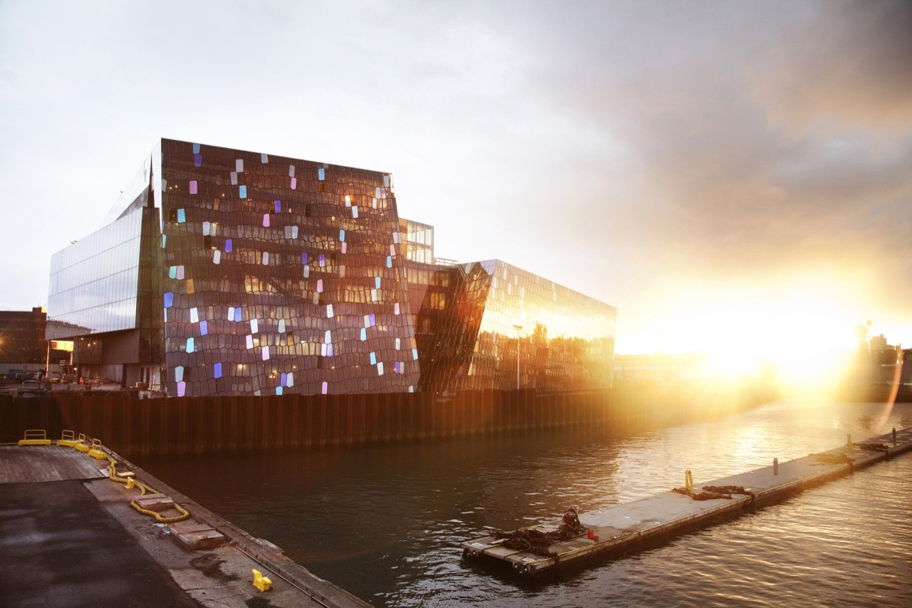 معماری چشم نواز سالن کنسرت هارپا در ایسلند
