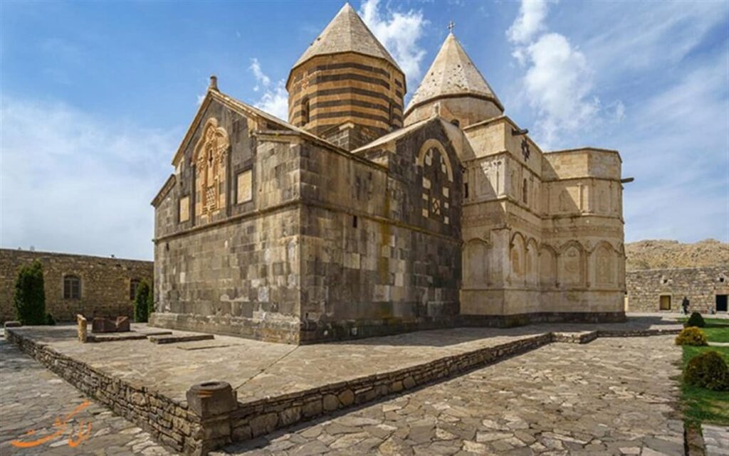 معماری کلیسای دو رنگ در آذربایجان غربی