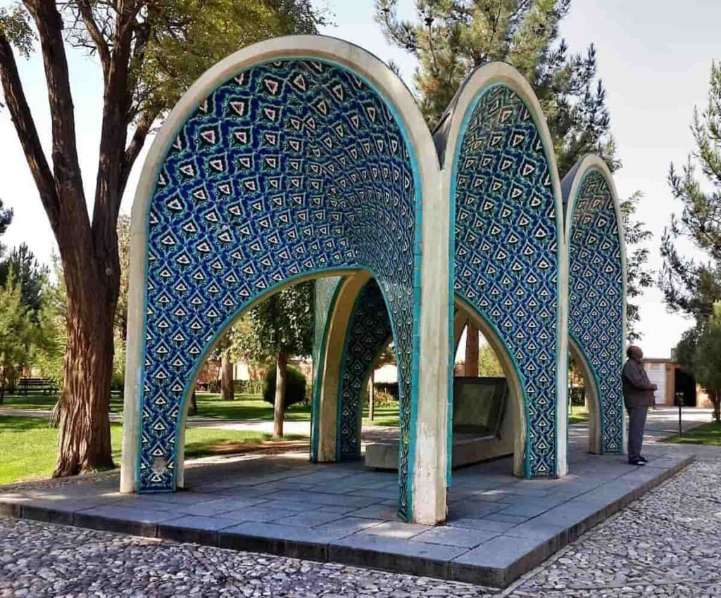 بهره‌گیری از عناصر معماری سنتی ایران، در ترکیبی جدید و موزون
