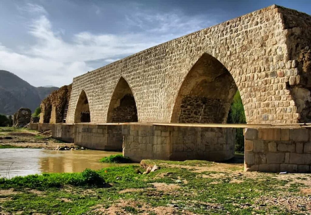 پل کنرک از پل‌های تاریخی چهارمحال و بختیاری