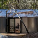 تجربه متفاوت زندگی و کمپینگ در جنگل با معماری خاص گلمپینگ S-AR