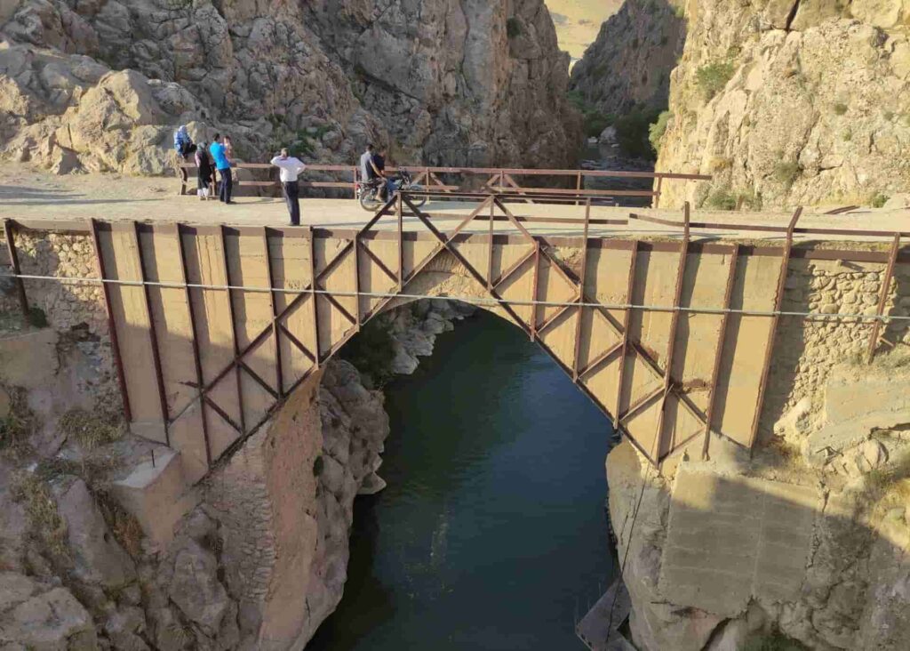 پل بهشت آباد از پل‌های تاریخی چهارمحال و بختیاری