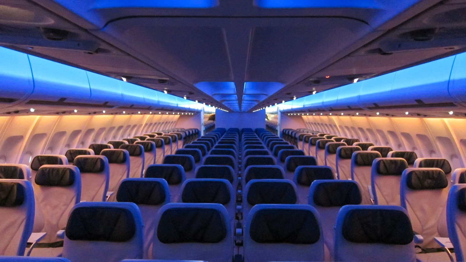 روانشناسی رنگ ها و نورپردازی در کابین هواپیما
