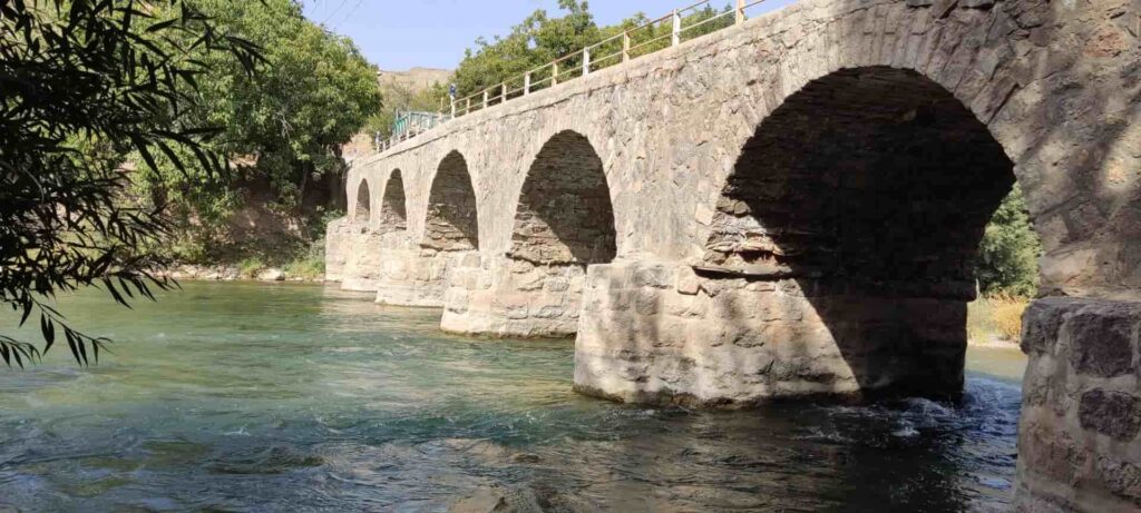 پل هوره از پل‌های تاریخی چهارمحال و بختیاری