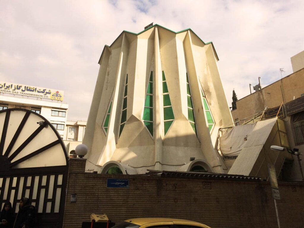 مسجد الجواد تهران، مسجد با معماری مدرن