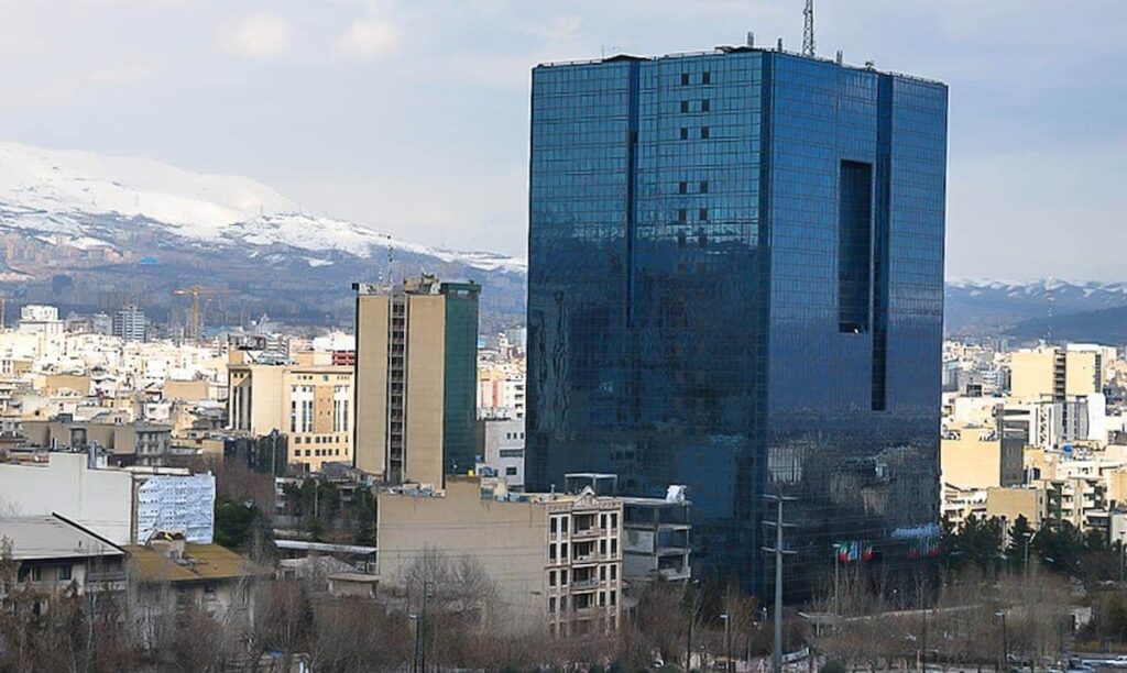 دهن‌کجی به اصول معماری نمای ساختمان بانک مرکزی