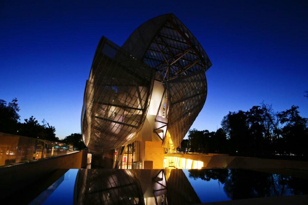 معماری فرازمینی موزه هنری لویی ویتون