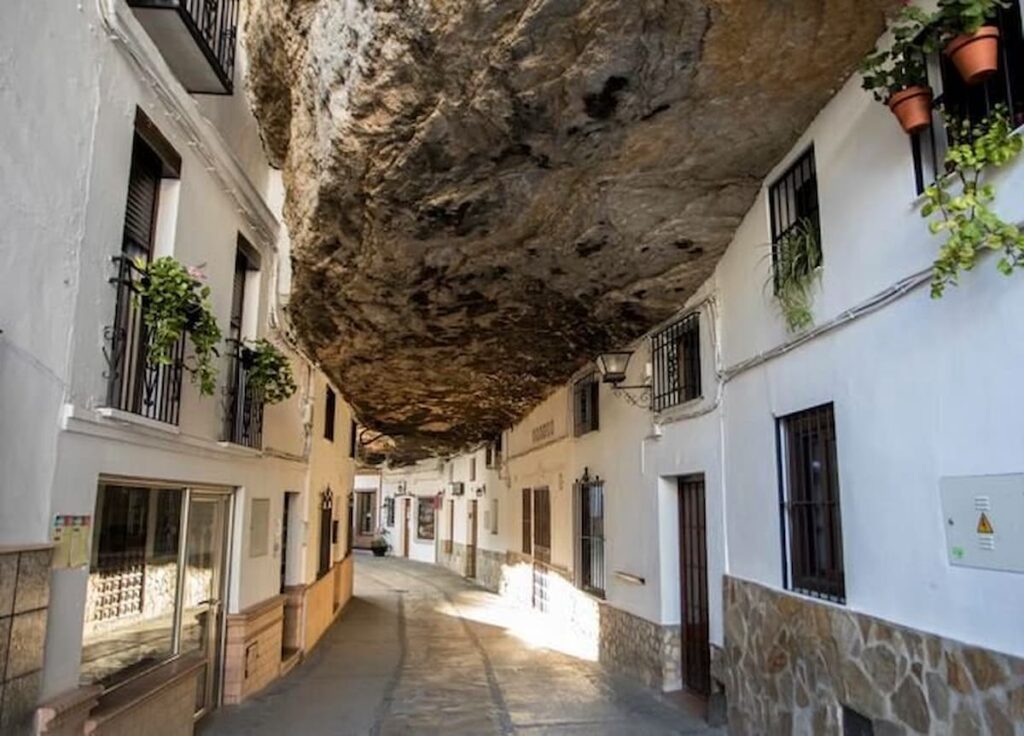 Setenil de las Bodegas، اسپانیا از زیباترین خیابان‌های جهان