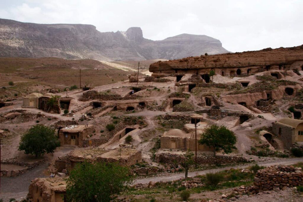 روستای دست‌کند میمند