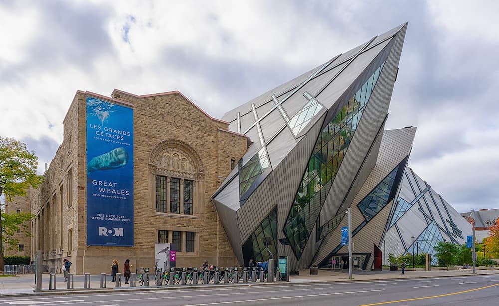 ساختمان Royal Ontario Museum