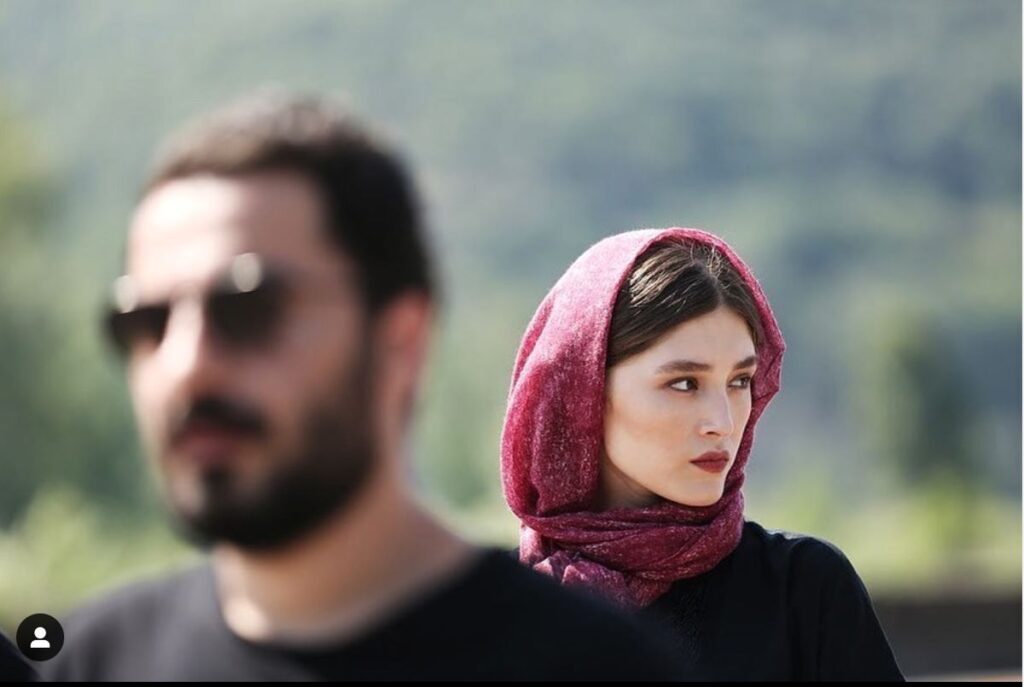 عکس‌های تازه فرشته خانم، ستاره افغان سینمای ایران روی پله