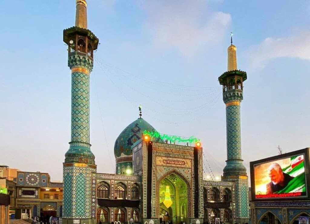 نمای مورد تهاجم قرار گرفته از امامزاده صالح تهران