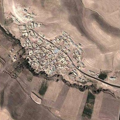 عکس هوایی از یک روستا که کاملا شبیه نقشه ایران است