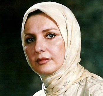 خانم گوگوش خودتان را ببینیم یا آن تابلو فرش جادویی پشت سرتان را؟