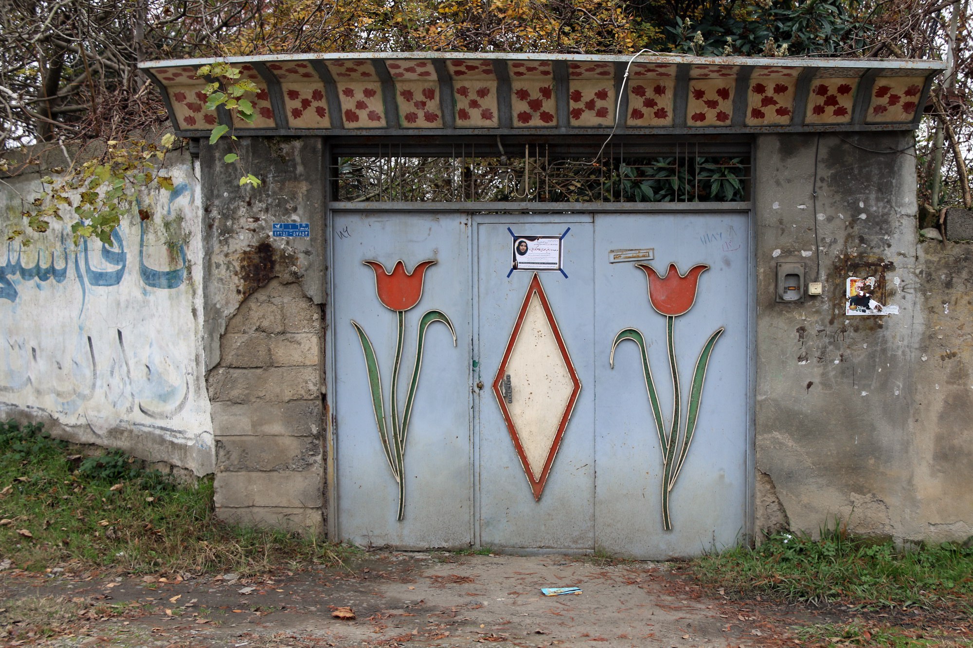 در آهنی قدیمی