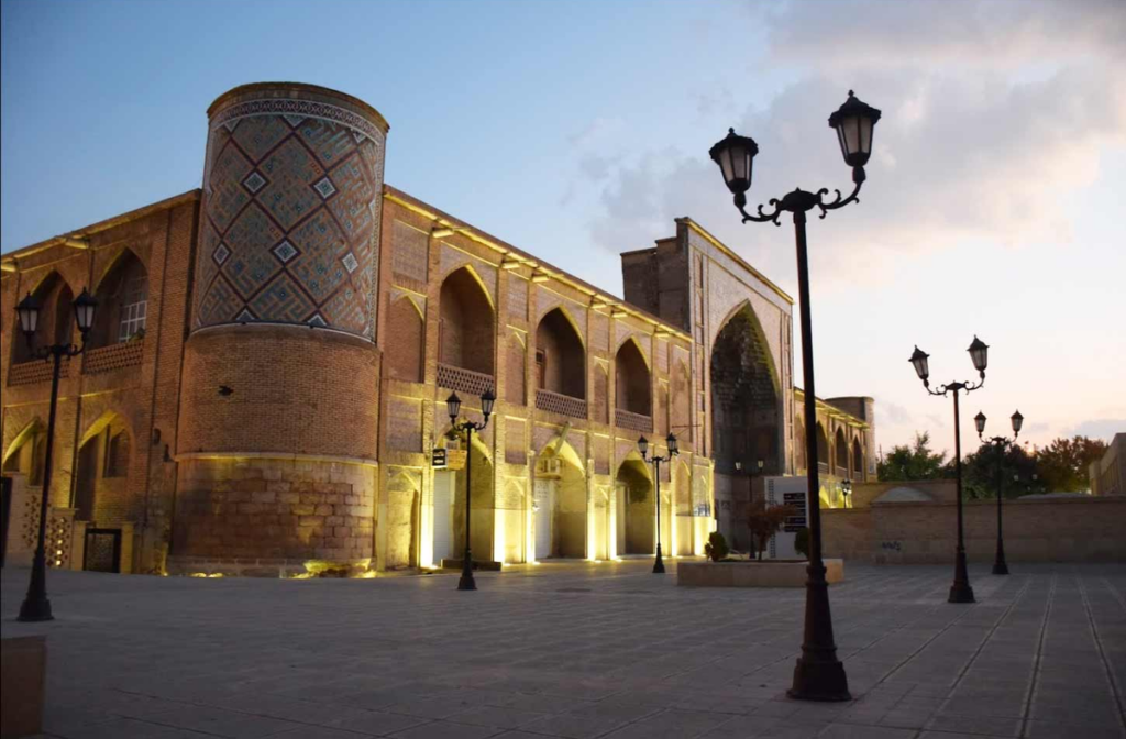 افتضاح؛ در شیراز بنای تاریخی را با سیمان سفید مرمت کردند