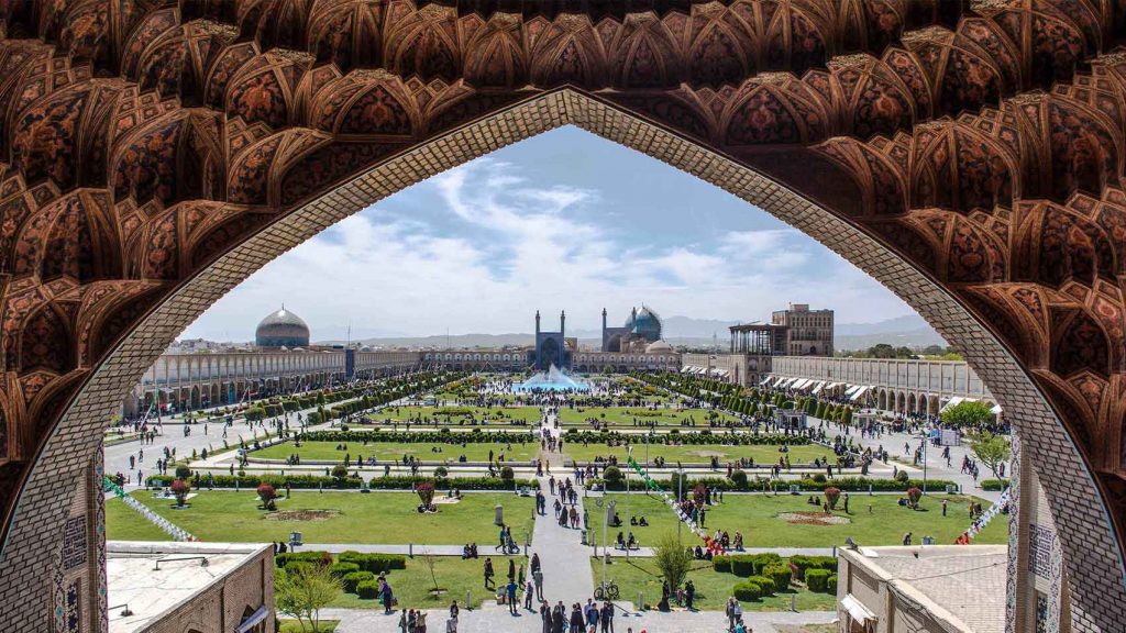 باورنکردنی؛ میدان نقش جهان اصفهان به کرج منتقل شد!
