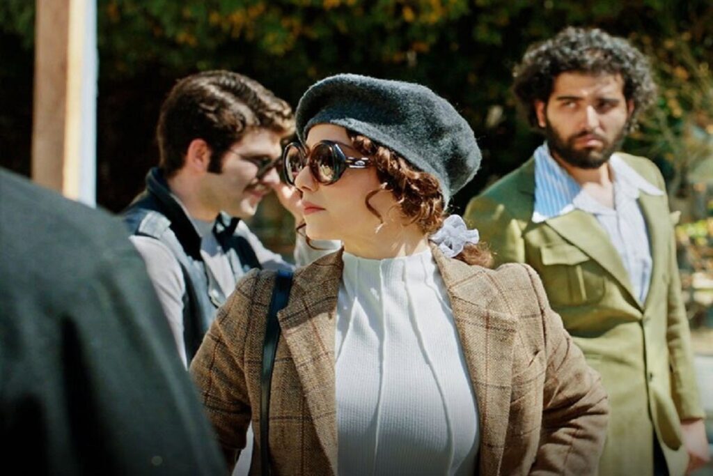 آینه و میز آرایش نازنین بیاتی که این روزها غمگین است