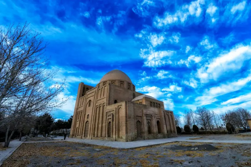 جایی نزدیک آرامگاه فردوسی؛ این بقعه یک شکنجه‌گاه بوده است